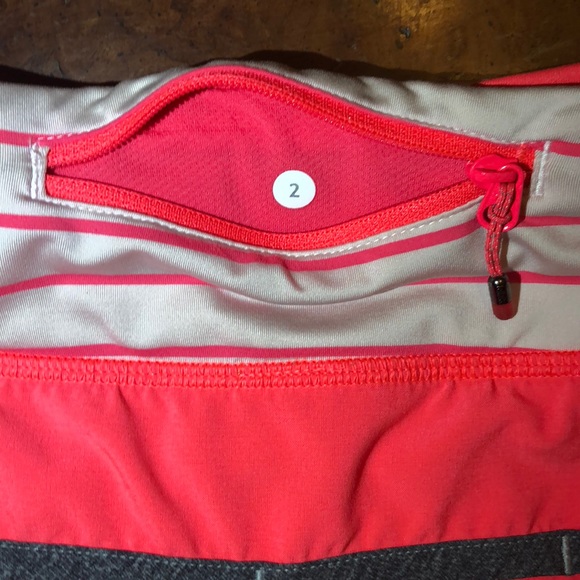 Vinatge Lululemon Speed Up Shorts, Size: 2 - Picture 3 of 3